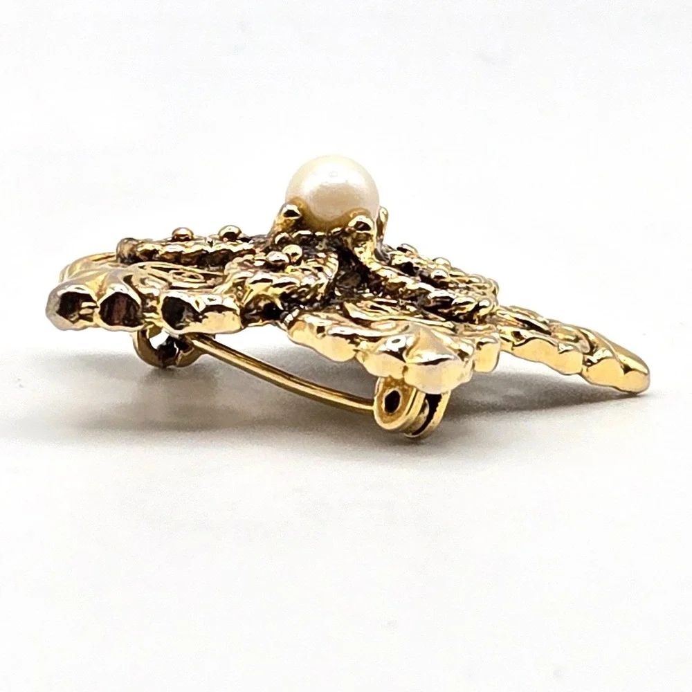 Vintage‎ 1950s Gold Tone Filigree Brooch with Genuine Cultured Pearl Flower